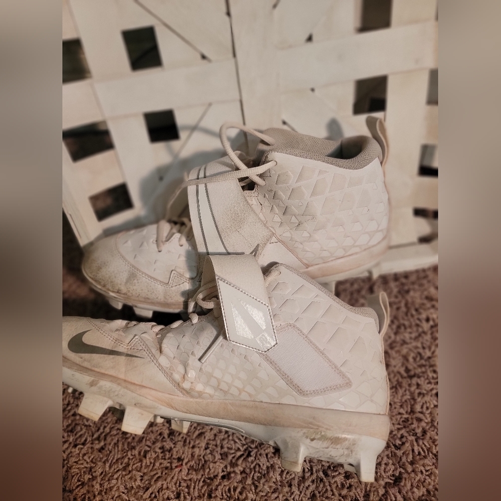Mike Trout Cleats - Picture 4 of 4